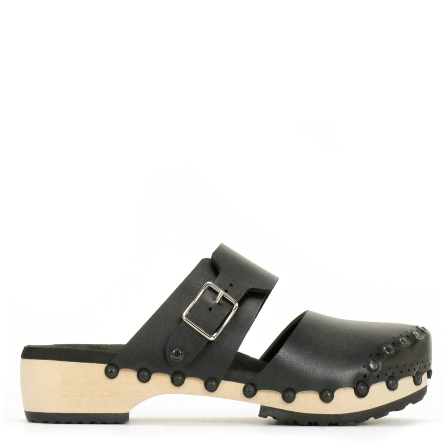 Low Clog Closed Toe Mule in Matte Black