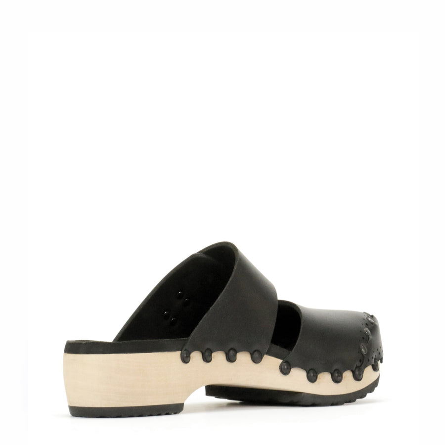 Low Clog Closed Toe Mule in Matte Black