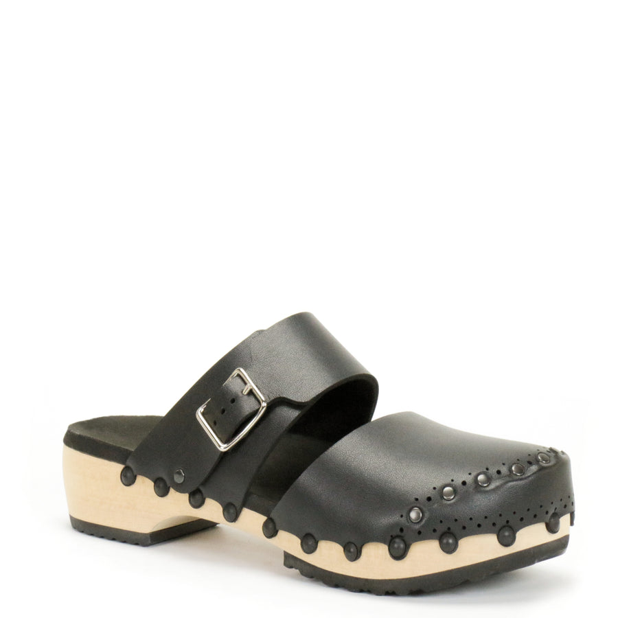 Low Clog Closed Toe Mule in Matte Black